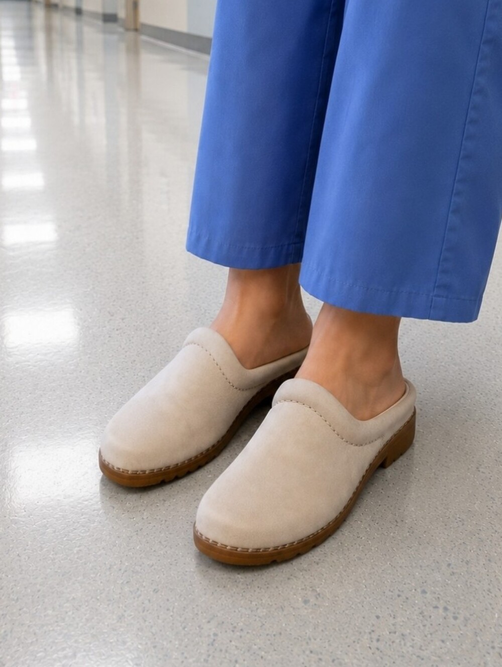 White Mountain Brand Suede Buff Color Clogs Nurse Shoes, Dental Hygienist 7 1/2